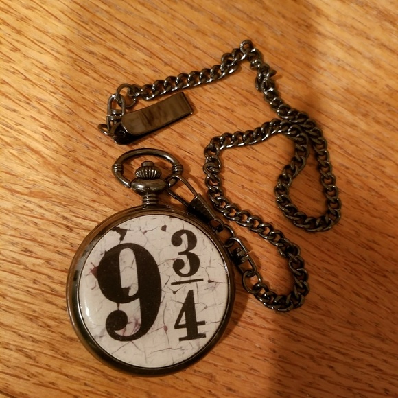 Harry Potter 9 3/4  Pocket Watch - Picture 3 of 4